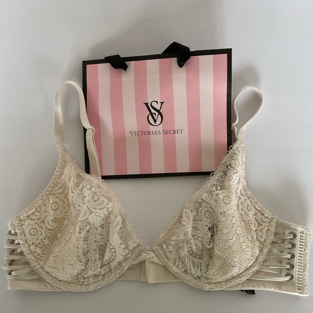 Victoria’s Secret Very Sexy Plunge Lace Bra size 36C